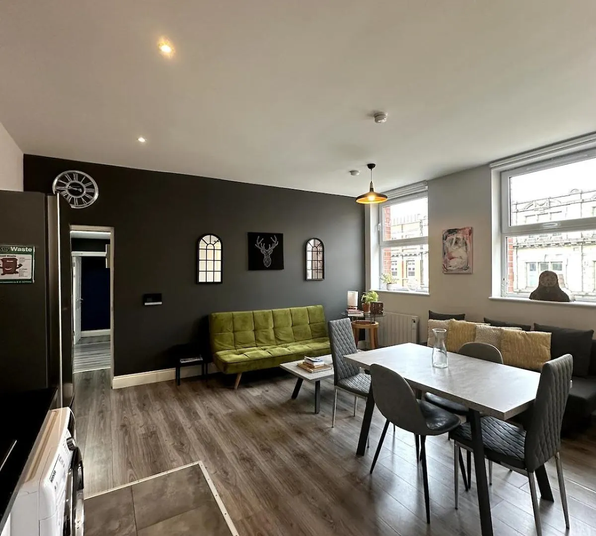 Dublin Citycenter 3 Bedroom Sercox Apartment